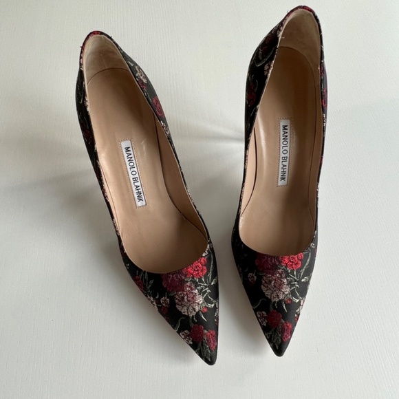 Manolo Blahnik stilettos - Picture 2 of 5